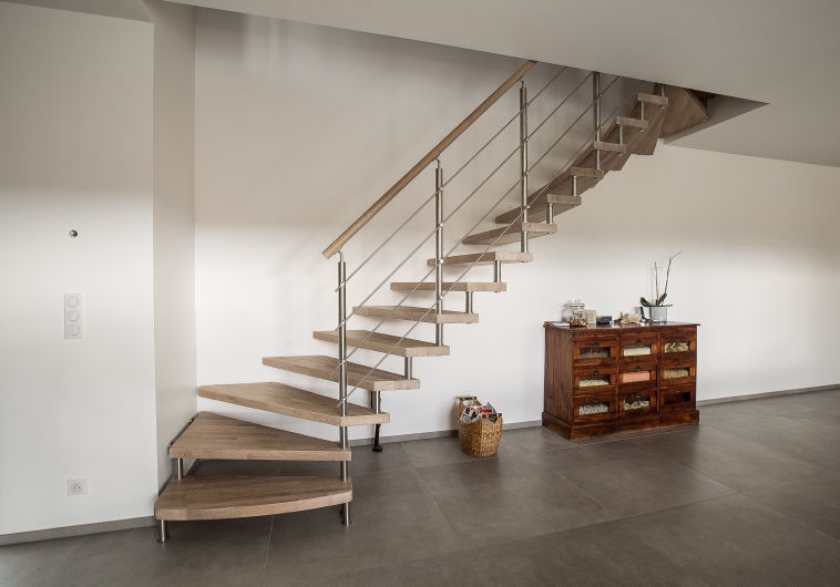 Garde-corps à remplissage avec balustres et lisses en métal