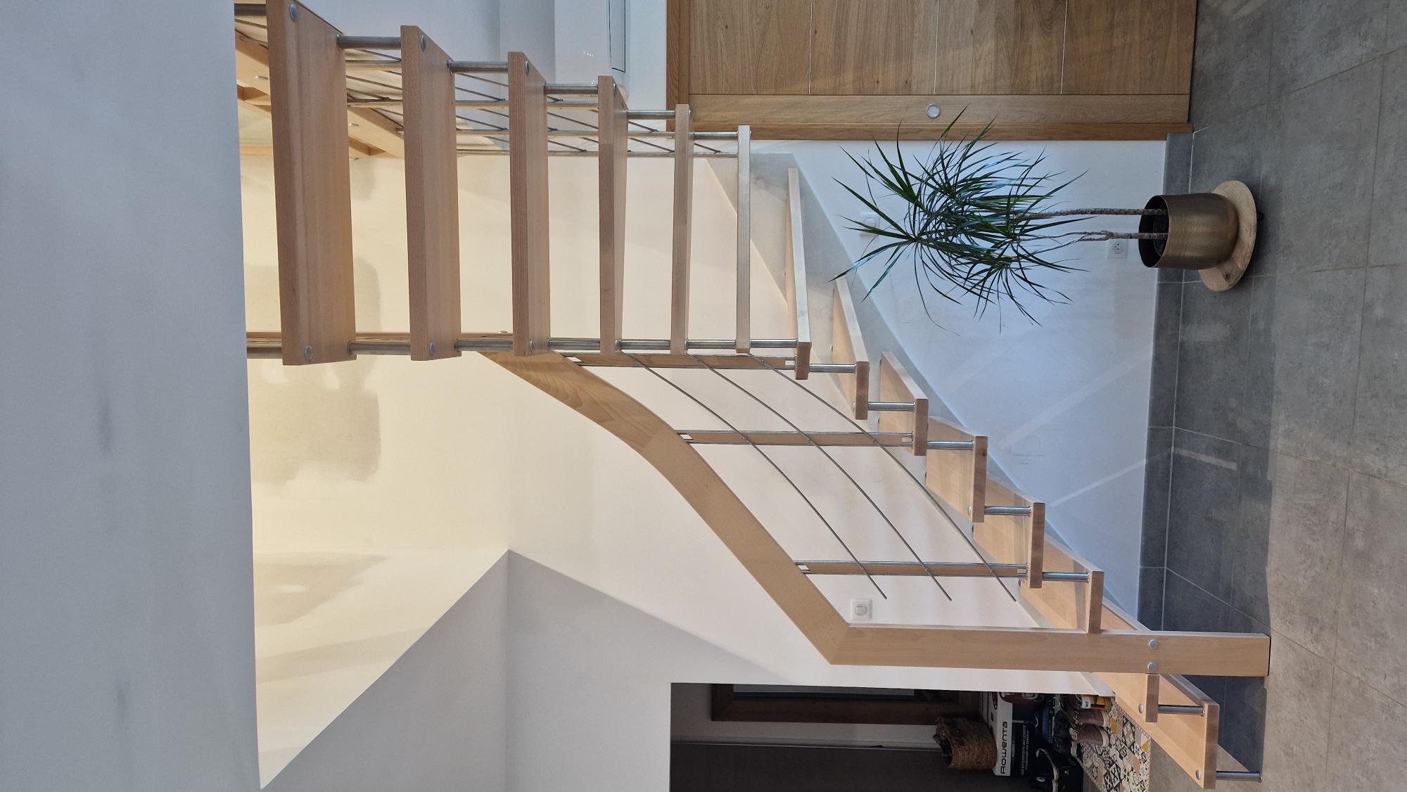 Garde-corps à remplissages mixtes bois, métal et verre