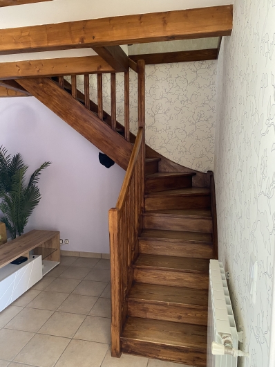 Escalier traditionnel en bois